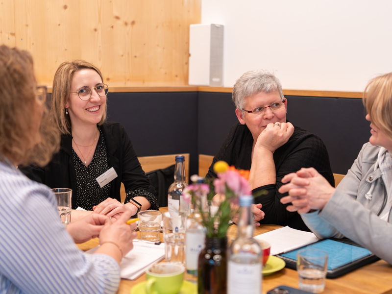 Die Krankenschwestern Sophie Kalb und Gabriele Nickl